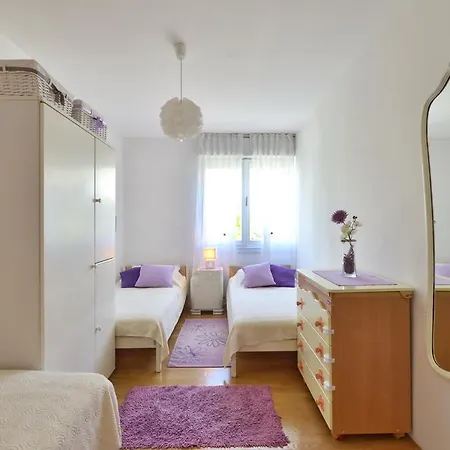 Cozy Beach Apartment Split