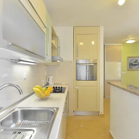 Cozy Beach Apartment Split